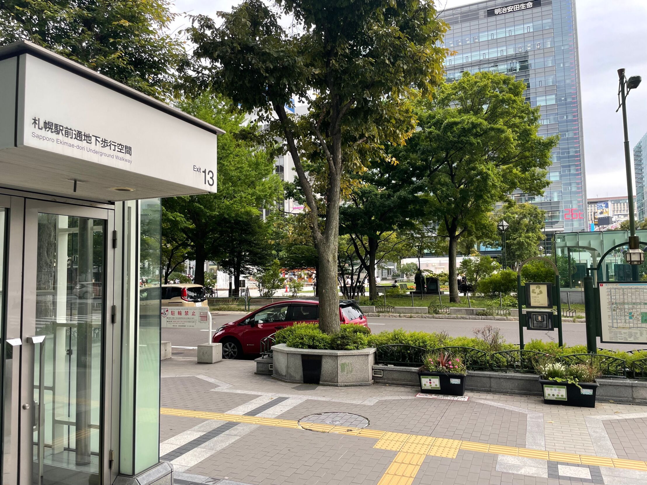 地下歩行空間13番出口前