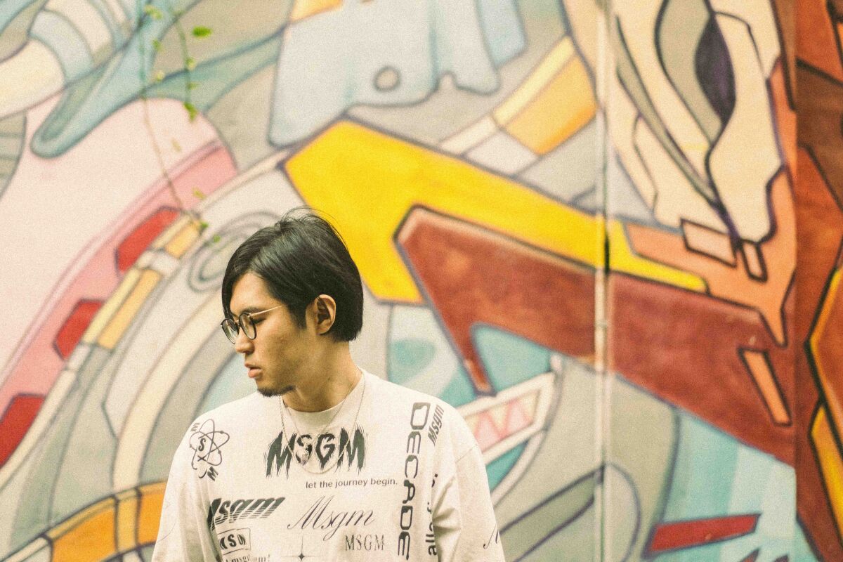 leift 1st. one-man live "Beige"