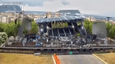 伊ナポリにて7月4日〜5日に開催予定だった「Alien Sound Festival」建設中のメインステージが強風で倒壊…7月23日に開催延期に