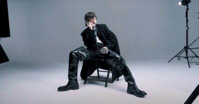 ドリーミーな前作から超イメチェン!? Madeon (マデオン) がポップ・パンク調のシングル「Hi!」をMom＋Popからリリース、MVも公開