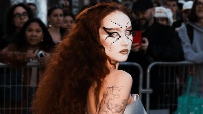 「パリ・ファッションウィーク 2025」ジス (BLACKPINK) 、アイス・スパイス、ペギー・グーなどスターたちの華麗なファッションをチェック！