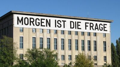 ベルリン警察、ドイツの名門クラブ「Berghain (ベルグハイン)」のトイレ内で起きたレイプ疑惑を捜査中