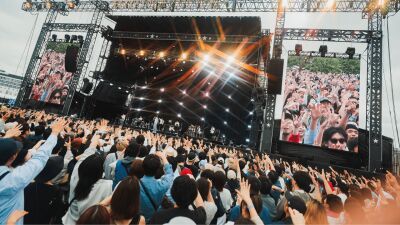横浜赤レンガ倉庫開催「GREENROOM FESTIVAL 20th Anniversary」DAY3ライブレポート！音楽と海風が溶け合う至福のクロージング