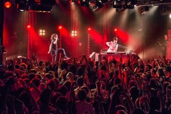 Creepy Nuts、初のワンマンツアー東京公演即完売につき追加公演発表！