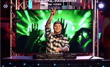 似てる？ 似てない？ 世界の著名人・有名人の蝋人形が揃う「マダム・タッソー蝋人形館」にAVICIIの蝋人形が登場