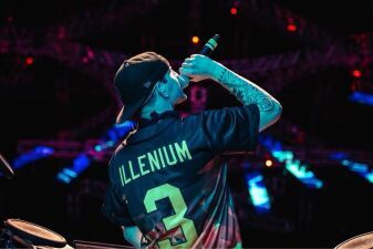 ILLENIUM が EXCISIONとのコラボに続きシンガーソングライターの CALL ME KARIZMA とコラボ