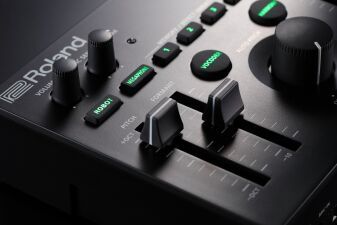 声質や音程を変化させてユニークなサウンドを生み出すボイス・トランスフォーマーの最新モデル「VT-4」登場