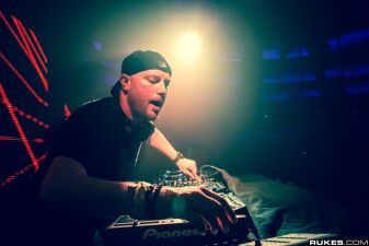 エレクトロハウスプロデューサー Eric Prydz、未体験ド迫力最新ホログラフィックを初披露!!