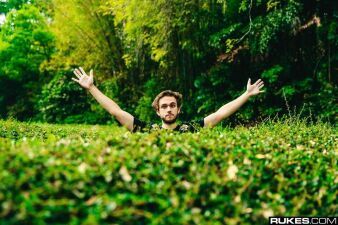 ZEDD が Diplo との Twitter 上抗争の一方で、ニューシングルのミキシングを終えたとアナウンス