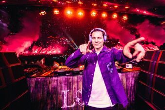 TIËSTOがDZEKOとPOST MALONEとコラボした「JACKIE CHAN」のティーザーを公開