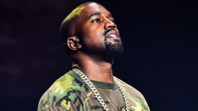 カニエ・ウェストがSNLの番組内でペリエの被り物を披露、その後問題発言をスッパ抜かれ、またもやひと騒動勃発