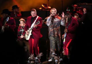 最新アルバムが世界50カ国で1位のJustin Timberlake、スーパーボウルで圧巻のライヴ・パフォーマンス披露！