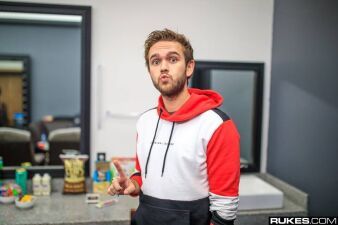 本日発売のZEDDのヒット・コレクション『STAY＋』を購入すると、ZEDDとのミート＆グリートが当たる!?