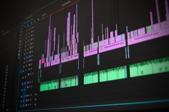 過去から現在へ！現在の「EDM」のルーツとなる楽曲を4分でマッシュアップした映像がスゴい！