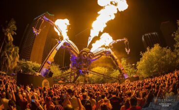 UMF のレジスタンススパイダーの製作チームが、クレイジーな室内ベニュー「The Reactor」をオープン！