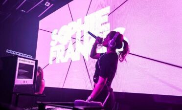 【インタビュー&レポート】次世代のMartin Garrixと称されるSophie Francisの魅力に迫る。