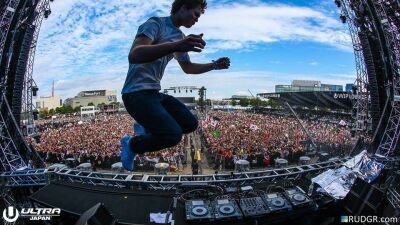 話題の映画「ベイビードライバー」の主演俳優は、ULTRA JAPAN出演経験のあるあのDJ！