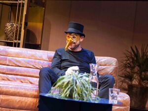 Claptone (クラップトーン) 、生講演インタビューにて「EDMアーティストにとってアルバムリリースは不必要」とボイスチェンジャー越しに語る