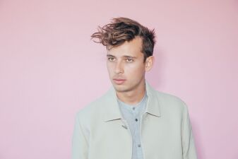 来日公演を大成功に収めたグラミー賞アーティスト Flumeにインタビュー！ サイン＆チェキプレゼントも