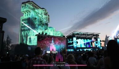 夢の世界が現実に！パリのディスニーランドで開催されたEDMフェスの模様を振り返る！