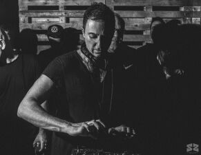 EDC JAPAN 2017に出演！世界トップクラスのDJ/プロデューサー「Dubfire」とは？