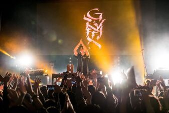 初のライブセットでの単独来日公演を大成功に収めたGRYFFIN、ライブレポート