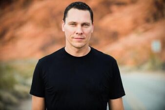 世界NO.1レジェンドDJ Tiësto、新曲のMVを公開！YouTuberのHIKAKINとSEIKINも参加！