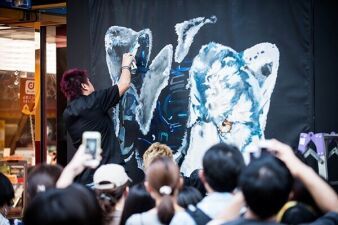 MAN WITH A MISSION、渋谷でライブペインティングによる新曲ジャケ写解禁！