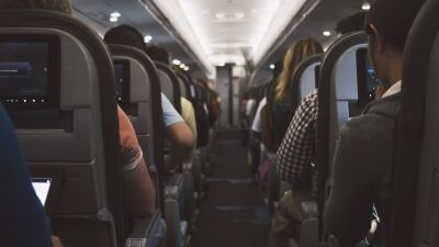 新たなアメリカ国際線の機内持ち込み規制が、トップDJたちに大きな影響を及ぼす！？