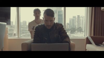 Don Diabloが楽曲制作中にThe Chainsmokersが後ろからイタズラを仕掛ける！その真相とは？
