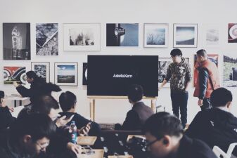 フェスに行く許可を得るために親にパワーポイントでプレゼンした青年が話題に