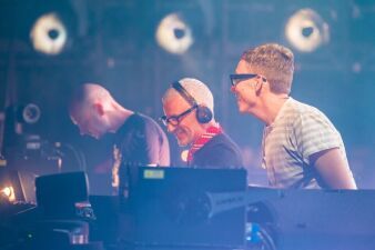EDC JAPAN 2018 出演！ Above ＆ Beyond が語る “ボタンの謎” と彼らの音楽のちょっとイイ話