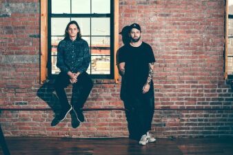 Zeds DeadがNGHTMREとコラボした曲「Frontlines」のMVを公開！