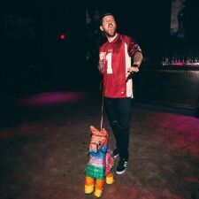 毎回お騒がせのDillon Francis、突如自宅に現れた自分の等身大パネルにビックリ！新たなキャンペーンも開始！