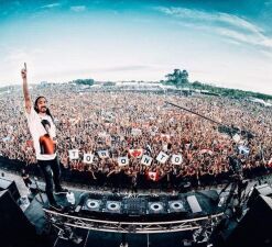 Steve Aoki、新作ゲーム「BeatBomb」を公開！Steve Aokiのドキュメンタリー映画もチェック！