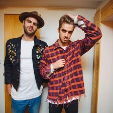 The Chainsmokersの「Selfie」から始まるヒット曲の共通点にファンが説を提供！その気になる内容とは？
