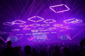 朝まで踊りつくせ！今年のフジロックのミッドナイト・タイムに最新ライティング演出が初導入！