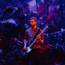 Calvin Harris、最強のサマーチューン「Feels」のミュージックビデオを公開！