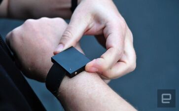 低音は「身につける」時代へ。世界初、腕時計型サブウーハーが実用化。