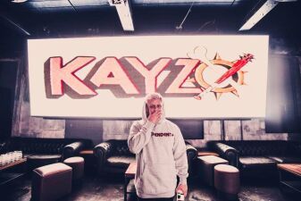 フロアを縦横無尽に揺らすベースDJ、Kayzoが待ちに待ったジャパンツアー敢行！