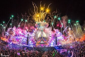 あなたが好きなステージはどれ？EDM専門メディア「EDM.com」がステージデザインが素敵な8つのフェスを紹介