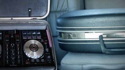 持ち運びに便利！スーツケースを改造してDJコントーラーケースにDIYリメイクする方法をご紹介！