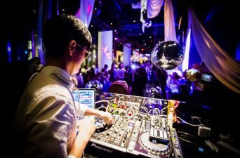 【iFLYER枚数限定チケット】Crystal KayのライブとTOP DJを堪能する大人の粋な夜遊び