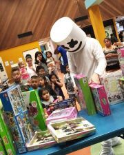 marshmelloがLAの子どもたちのために6000ドルものおもちゃを寄付！