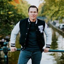 Tiëstoがアップリフティングな新曲「On My Way」をリリース！