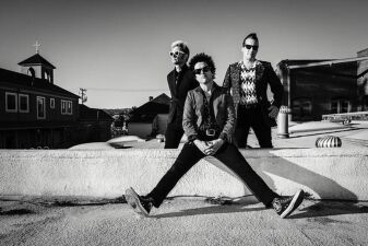 Green Day「Still Breathing」のミュージック・ビデオを公開！MTV EMA Awards動画も！