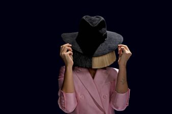 2016年大躍進の歌姫、Siaを知らない人が聞いておくべき８曲