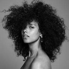 ALICIA KEYS、NY/アポロ・シアターで新作『ヒアー』完全再現パフォーマンス！話題のリリック・ビデオも公開！