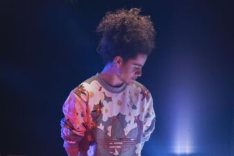Skrillexから絶大な支持を寄せ、Zeds Deadの同行アクトにも決定したOshiの近況とは？