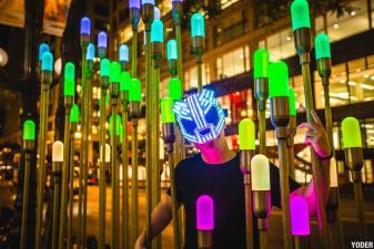 光るパンダの被り物が特徴的なアクト「The White Panda」の最新リミックスがHypeMで1位！